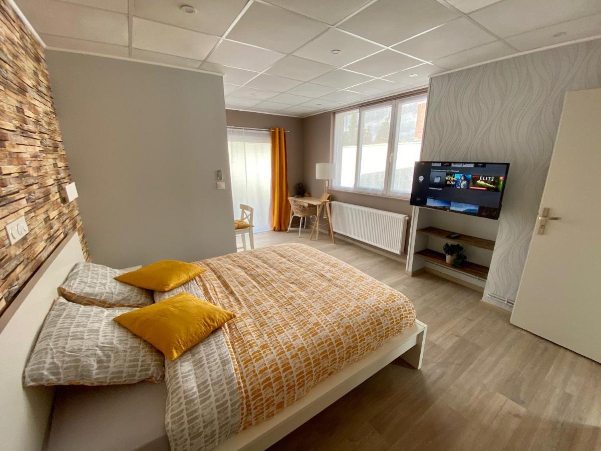 Logements Equipes A Onnaing Avec Espace Balneo En Option Proche Toyota, Autoroute Et Valenciennes Exterior photo